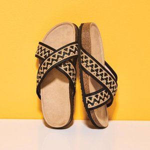 Comfort Crisscross Sandal 10M Avon